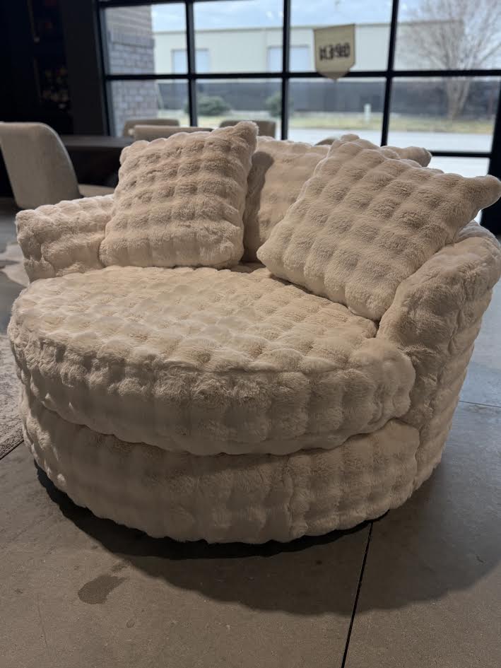 RW36 Oversized Chair R-Affair Ivory