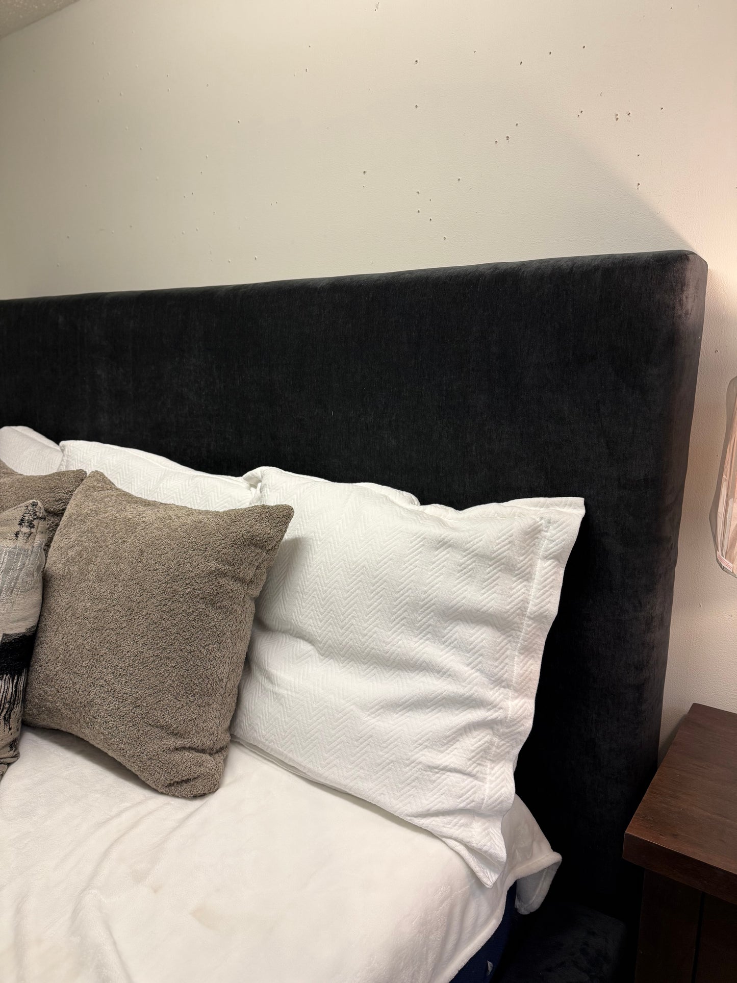 King Bed No Channels Roman Caviar