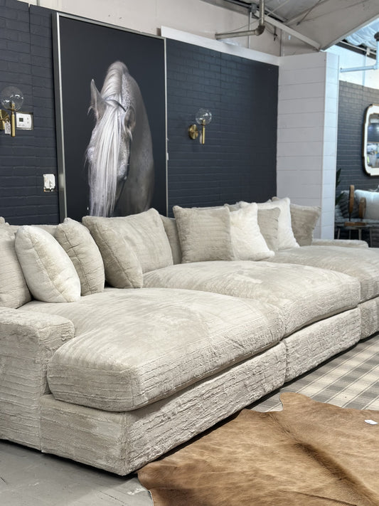 5250 Triple Chaise Nestle Buff (AC Gel Fiber)