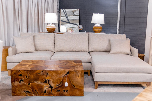 THE GRAND SECTIONAL RIGHT FACING