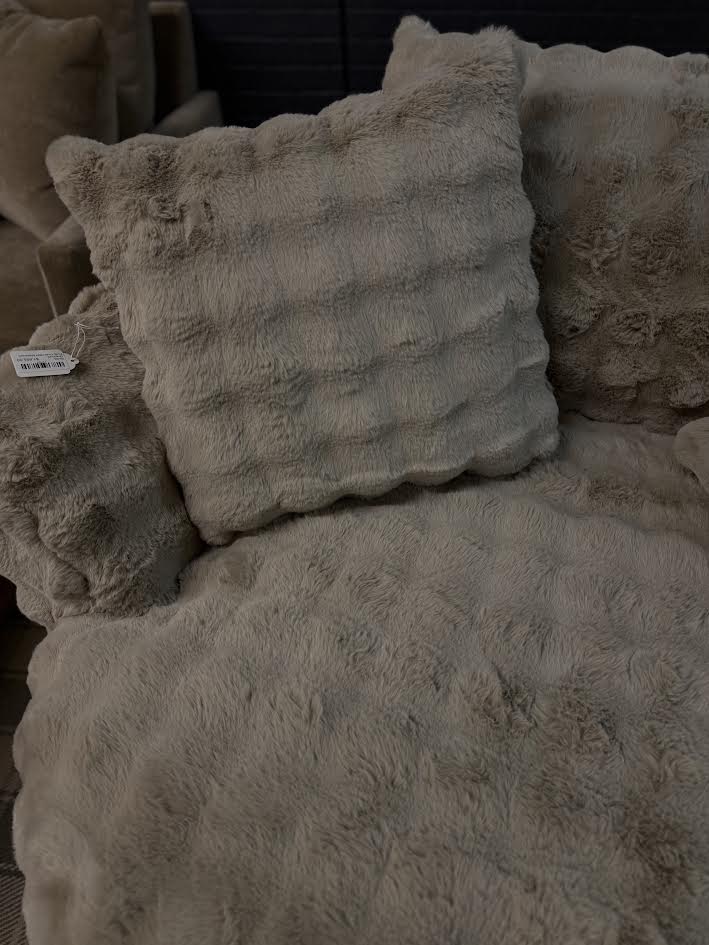 RW36 Oversized Chair R Affair Mushroom