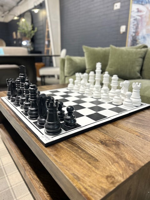Black/White Chess Set