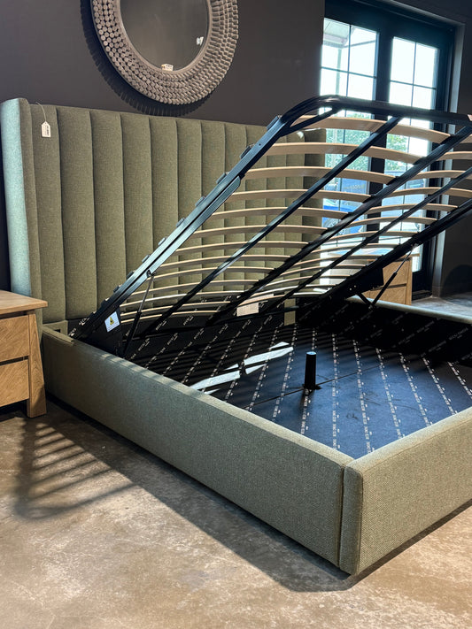 Wyller King Bed