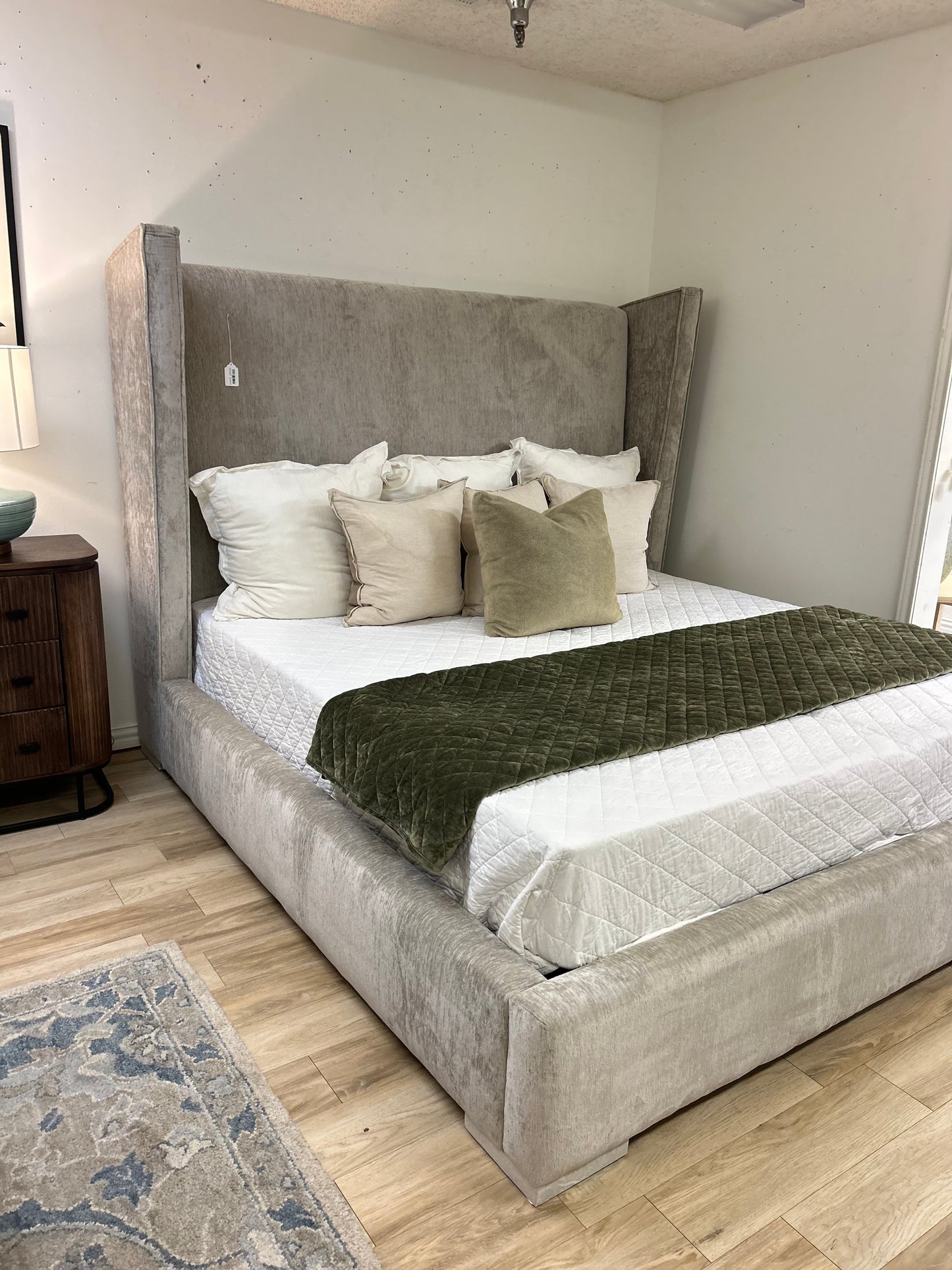 2740 King Bed, Bungalow Ash