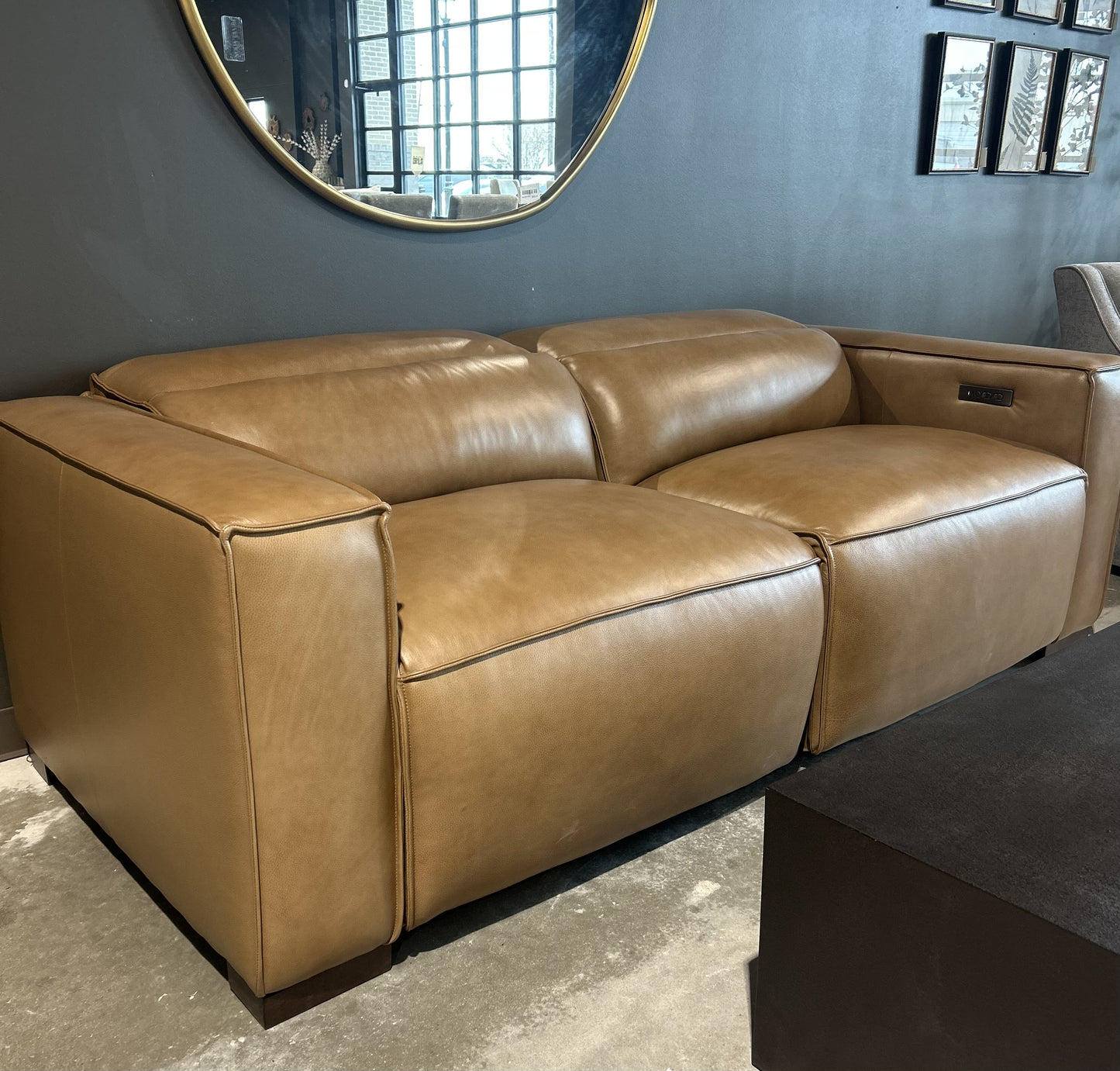 Cityline 2 Piece Leather Motion